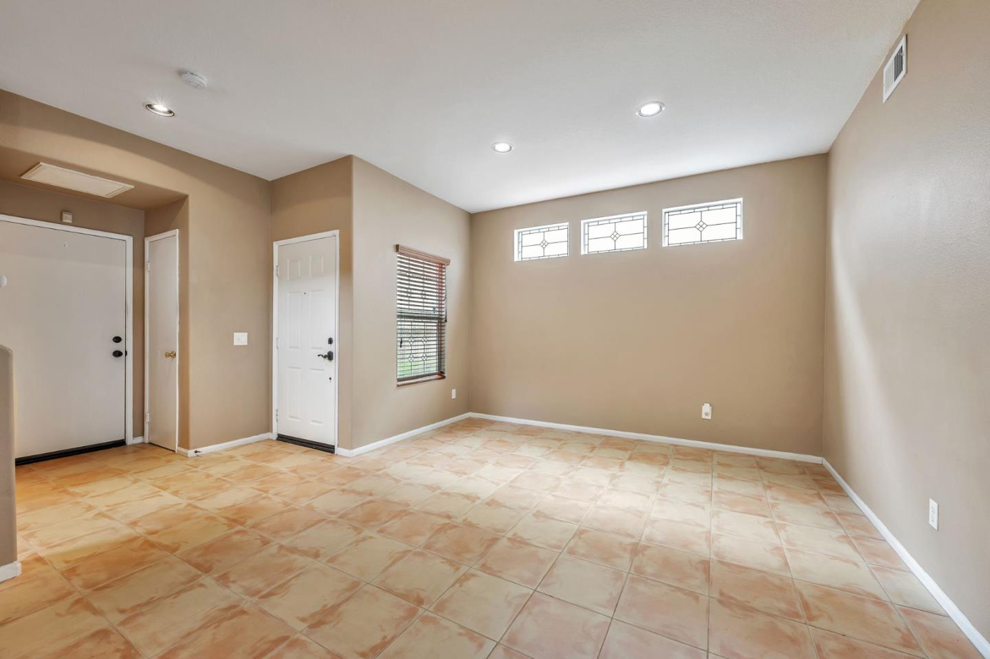 Detail Gallery Image 4 of 37 For 1308 Battle Creek Rd, Chula Vista,  CA 91913 - 3 Beds | 2/1 Baths