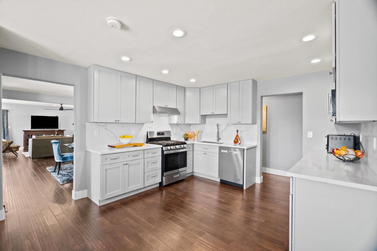 Detail Gallery Image 9 of 69 For 30680 Loma Chiquita Rd, Los Gatos,  CA 95033 - 4 Beds | 2/1 Baths