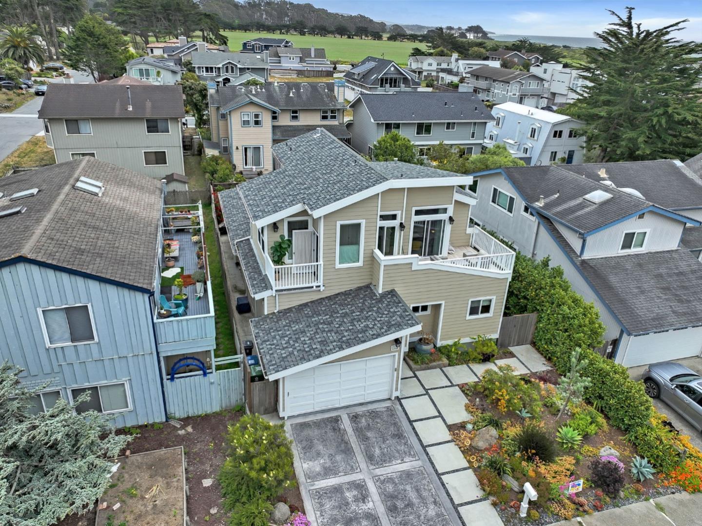 Detail Gallery Image 44 of 63 For 408 Roosevelt Blvd, Half Moon Bay,  CA 94019 - 3 Beds | 3/1 Baths