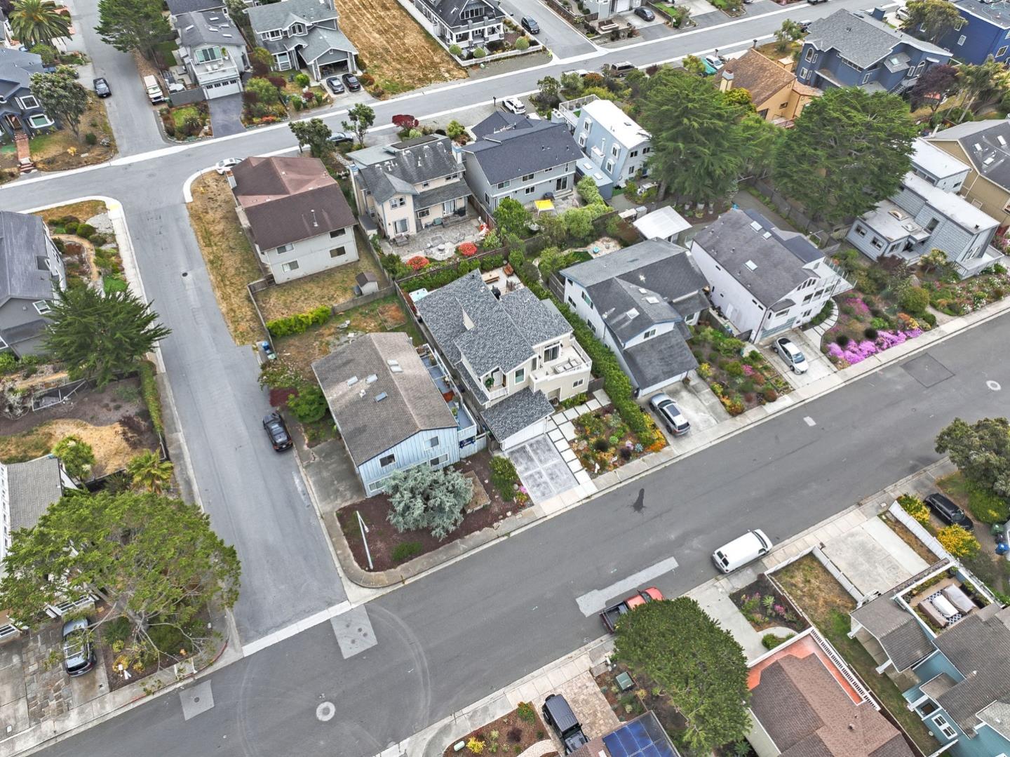 Detail Gallery Image 48 of 63 For 408 Roosevelt Blvd, Half Moon Bay,  CA 94019 - 3 Beds | 3/1 Baths