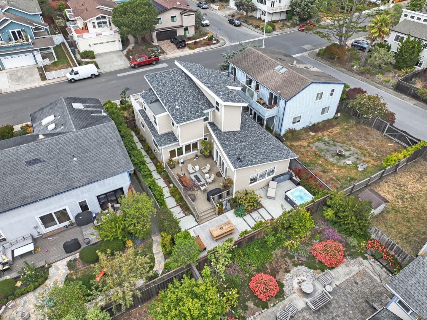 Detail Gallery Image 53 of 63 For 408 Roosevelt Blvd, Half Moon Bay,  CA 94019 - 3 Beds | 3/1 Baths