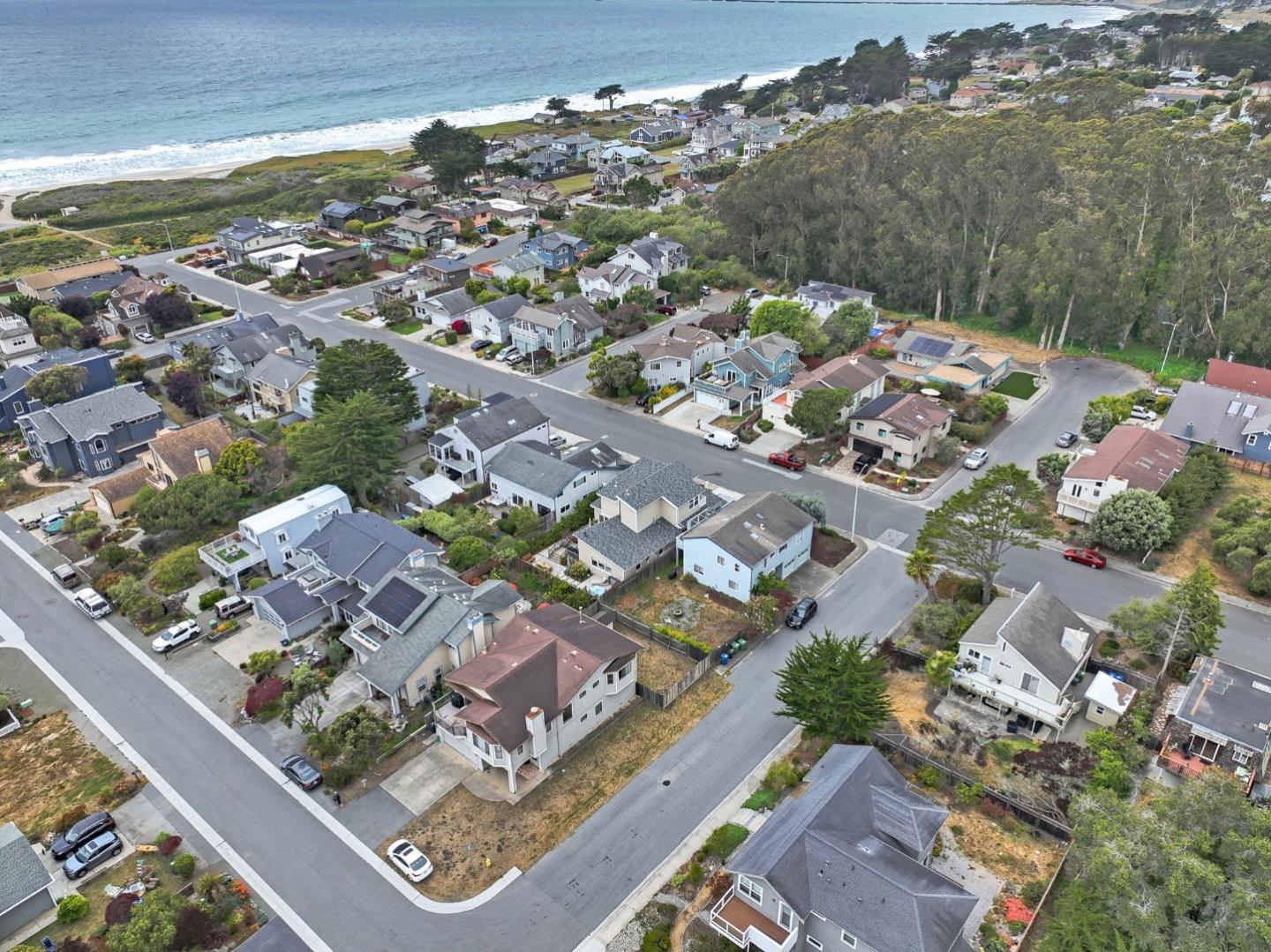 Detail Gallery Image 54 of 63 For 408 Roosevelt Blvd, Half Moon Bay,  CA 94019 - 3 Beds | 3/1 Baths