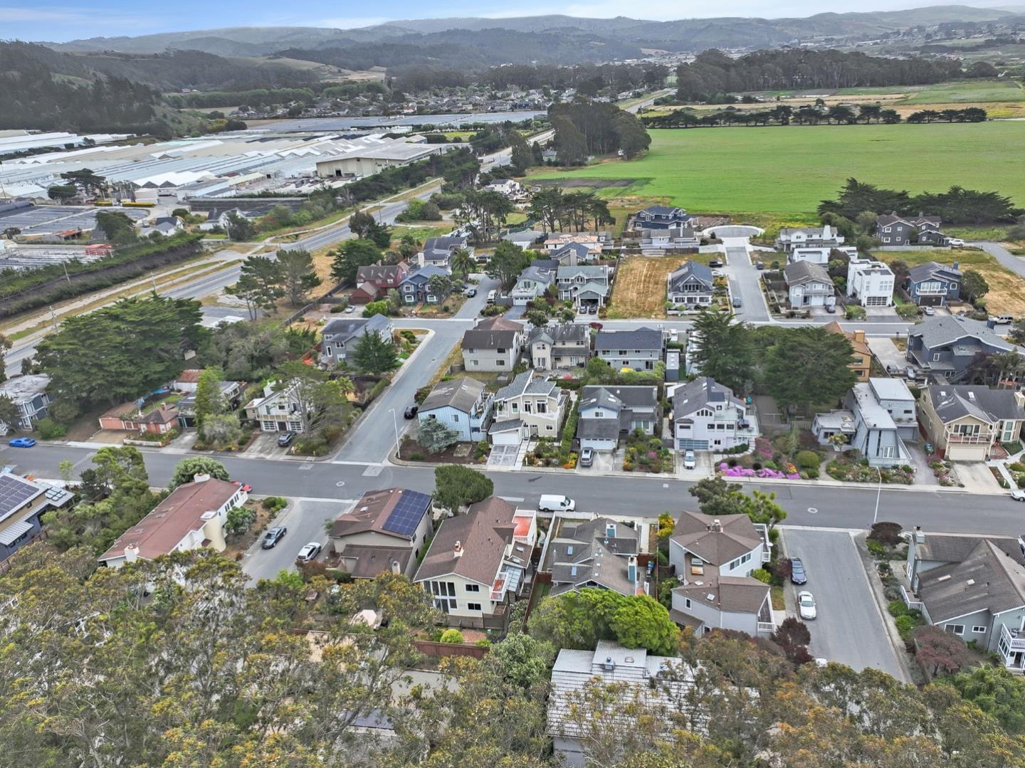 Detail Gallery Image 57 of 63 For 408 Roosevelt Blvd, Half Moon Bay,  CA 94019 - 3 Beds | 3/1 Baths