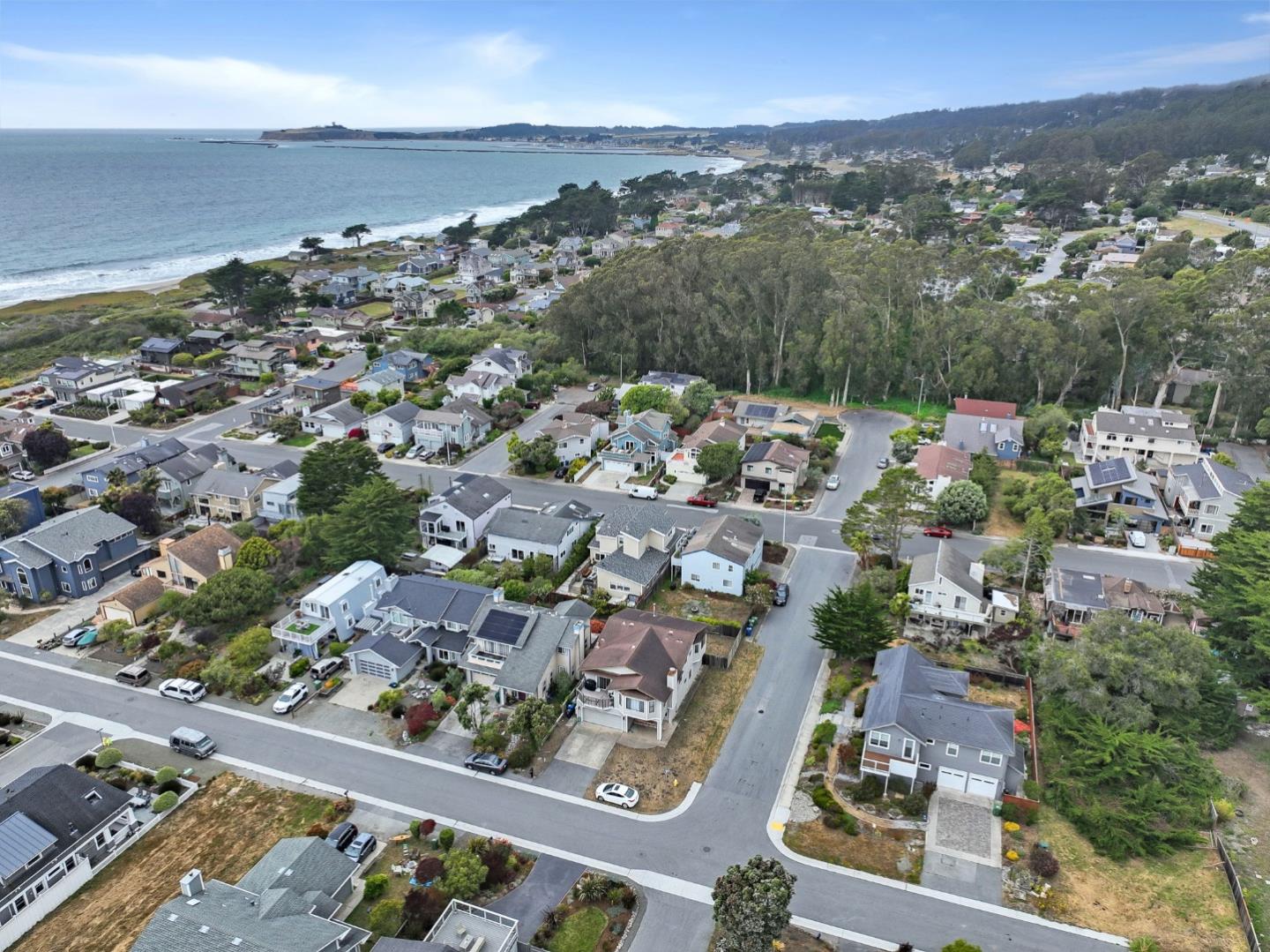 Detail Gallery Image 61 of 63 For 408 Roosevelt Blvd, Half Moon Bay,  CA 94019 - 3 Beds | 3/1 Baths