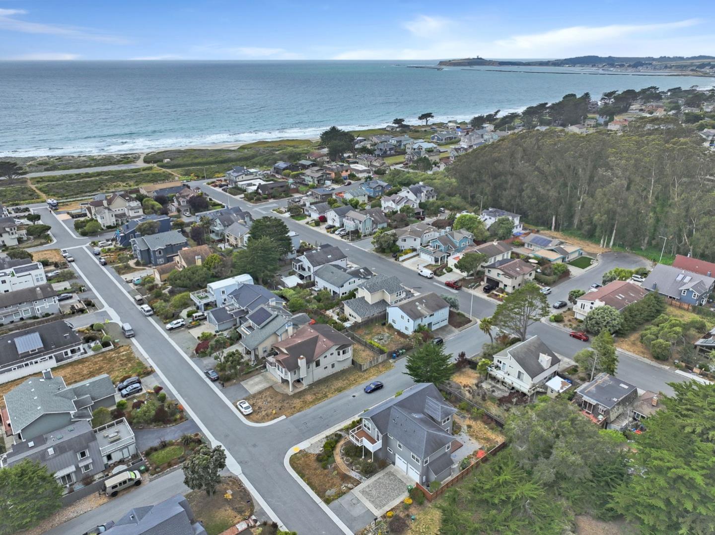 Detail Gallery Image 62 of 63 For 408 Roosevelt Blvd, Half Moon Bay,  CA 94019 - 3 Beds | 3/1 Baths