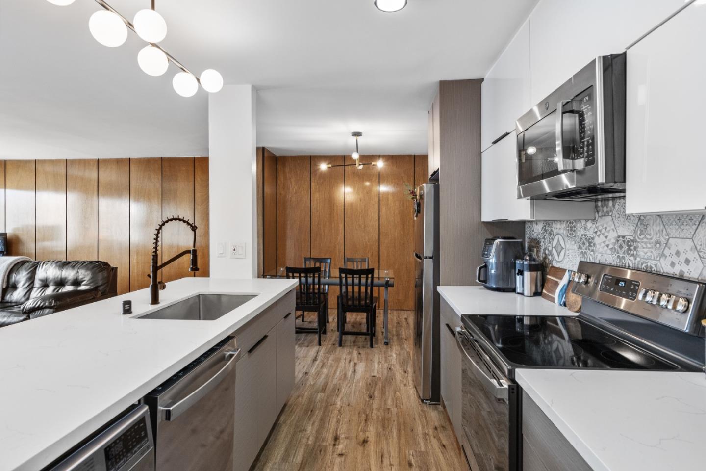 Detail Gallery Image 2 of 30 For 360 Vernon St #304,  Oakland,  CA 94610 - 2 Beds | 1 Baths
