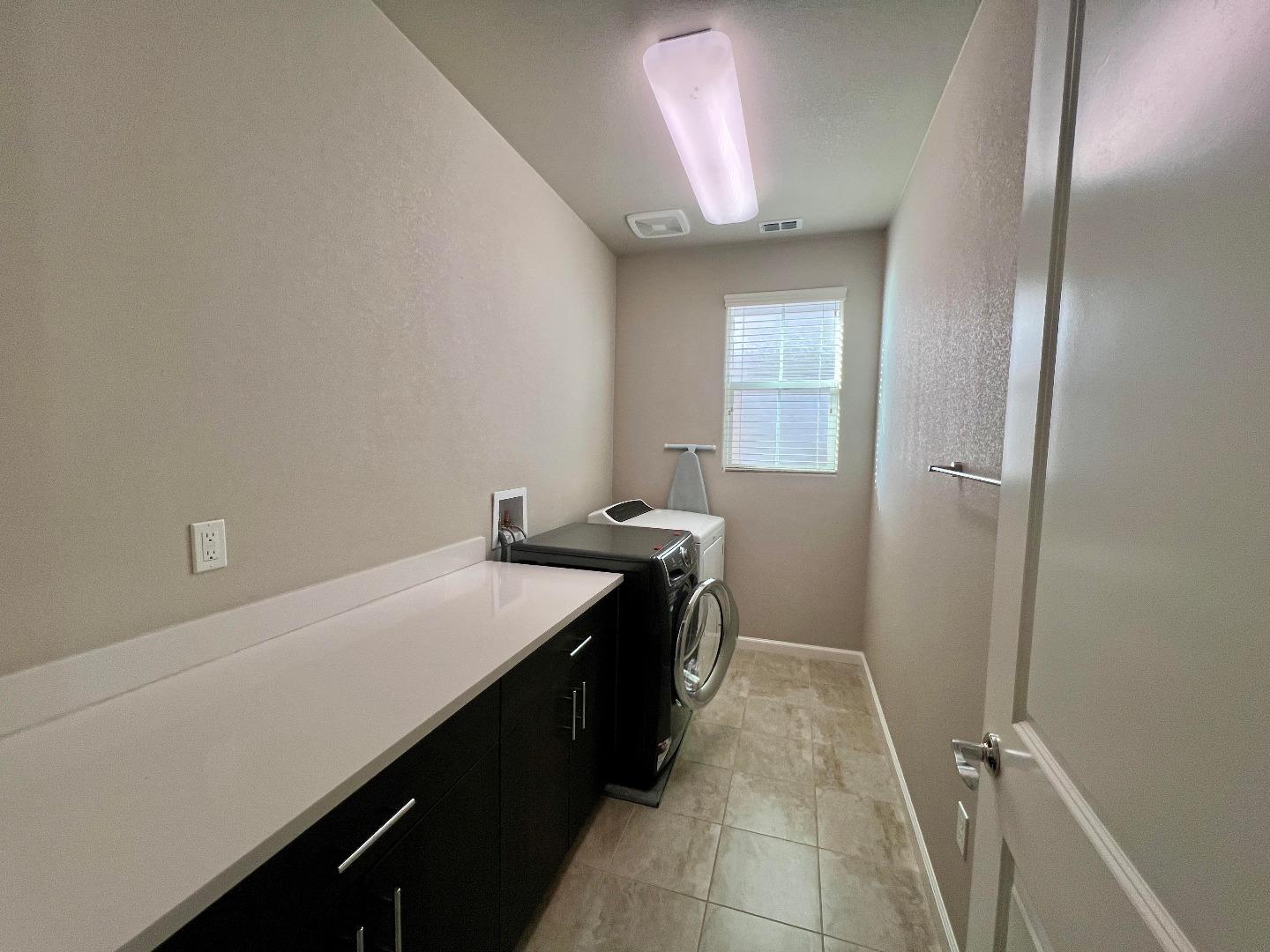 Detail Gallery Image 15 of 20 For 533 Aspen Pl, East Palo Alto,  CA 94303 - 4 Beds | 2/1 Baths