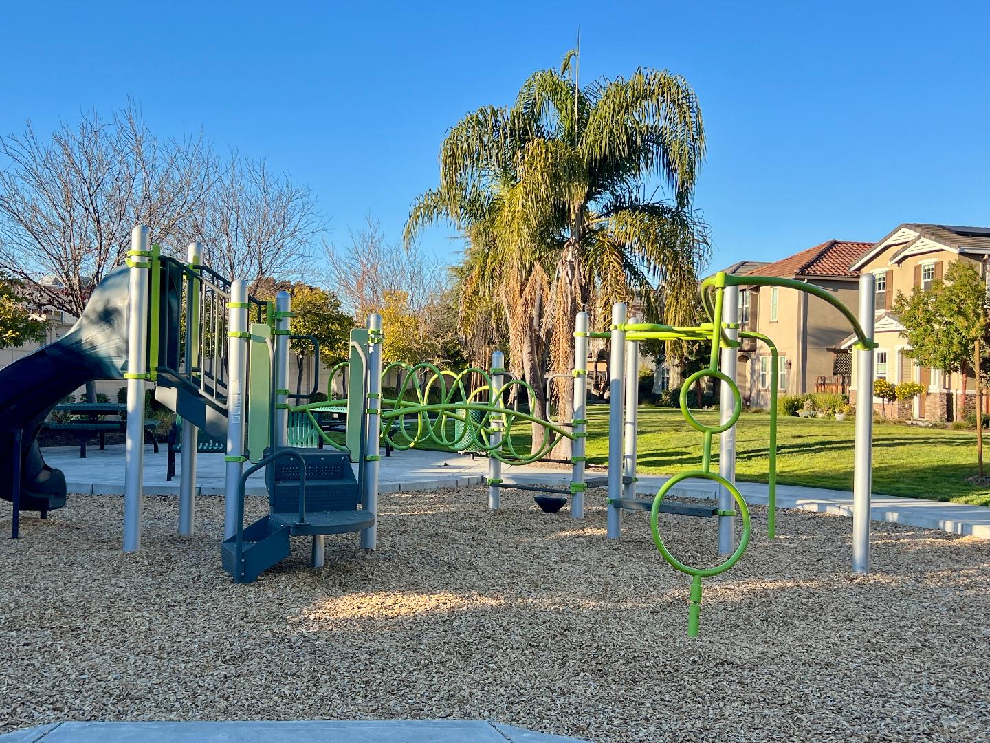 Detail Gallery Image 19 of 20 For 533 Aspen Pl, East Palo Alto,  CA 94303 - 4 Beds | 2/1 Baths