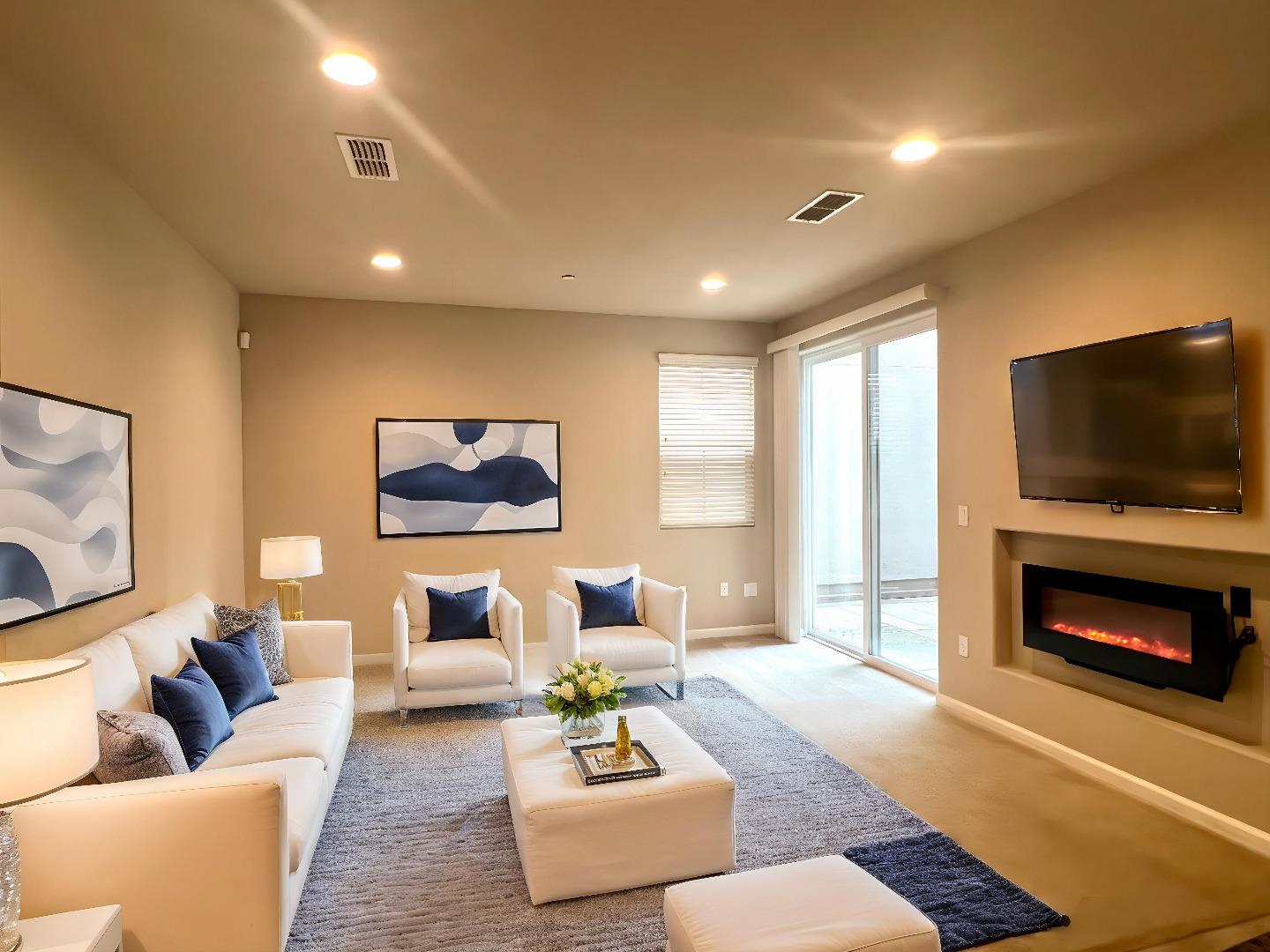 Detail Gallery Image 3 of 20 For 533 Aspen Pl, East Palo Alto,  CA 94303 - 4 Beds | 2/1 Baths