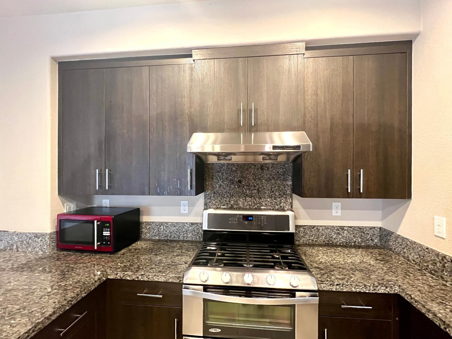 Detail Gallery Image 6 of 20 For 533 Aspen Pl, East Palo Alto,  CA 94303 - 4 Beds | 2/1 Baths