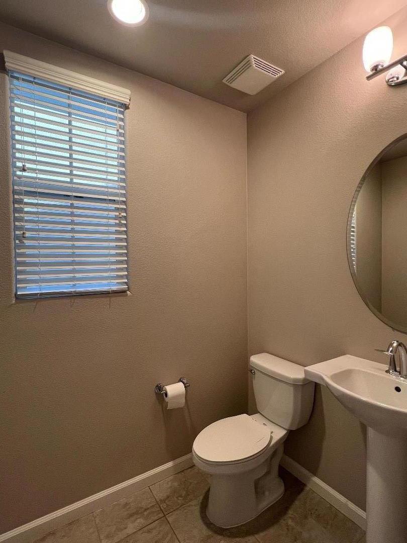 Detail Gallery Image 7 of 20 For 533 Aspen Pl, East Palo Alto,  CA 94303 - 4 Beds | 2/1 Baths