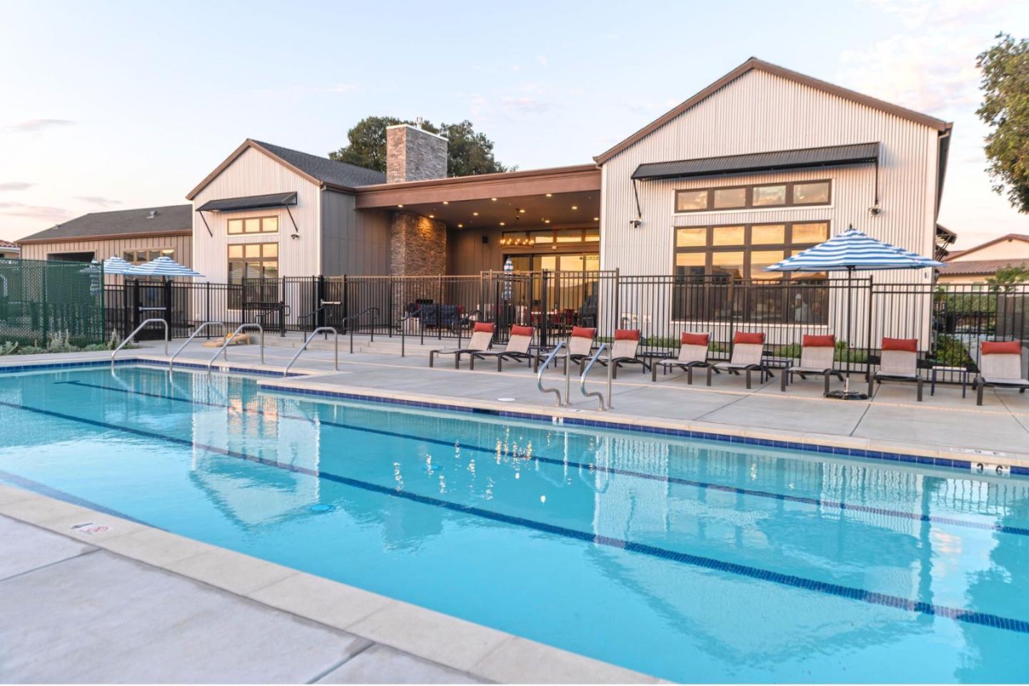 Detail Gallery Image 10 of 16 For 2171 White Oak Dr, Hollister,  CA 95023 - 2 Beds | 2 Baths