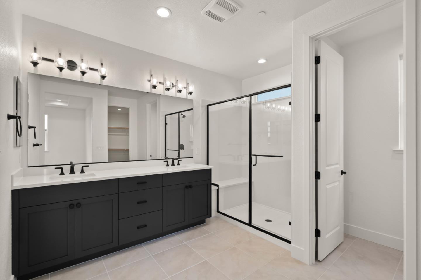 Detail Gallery Image 7 of 16 For 2171 White Oak Dr, Hollister,  CA 95023 - 2 Beds | 2 Baths