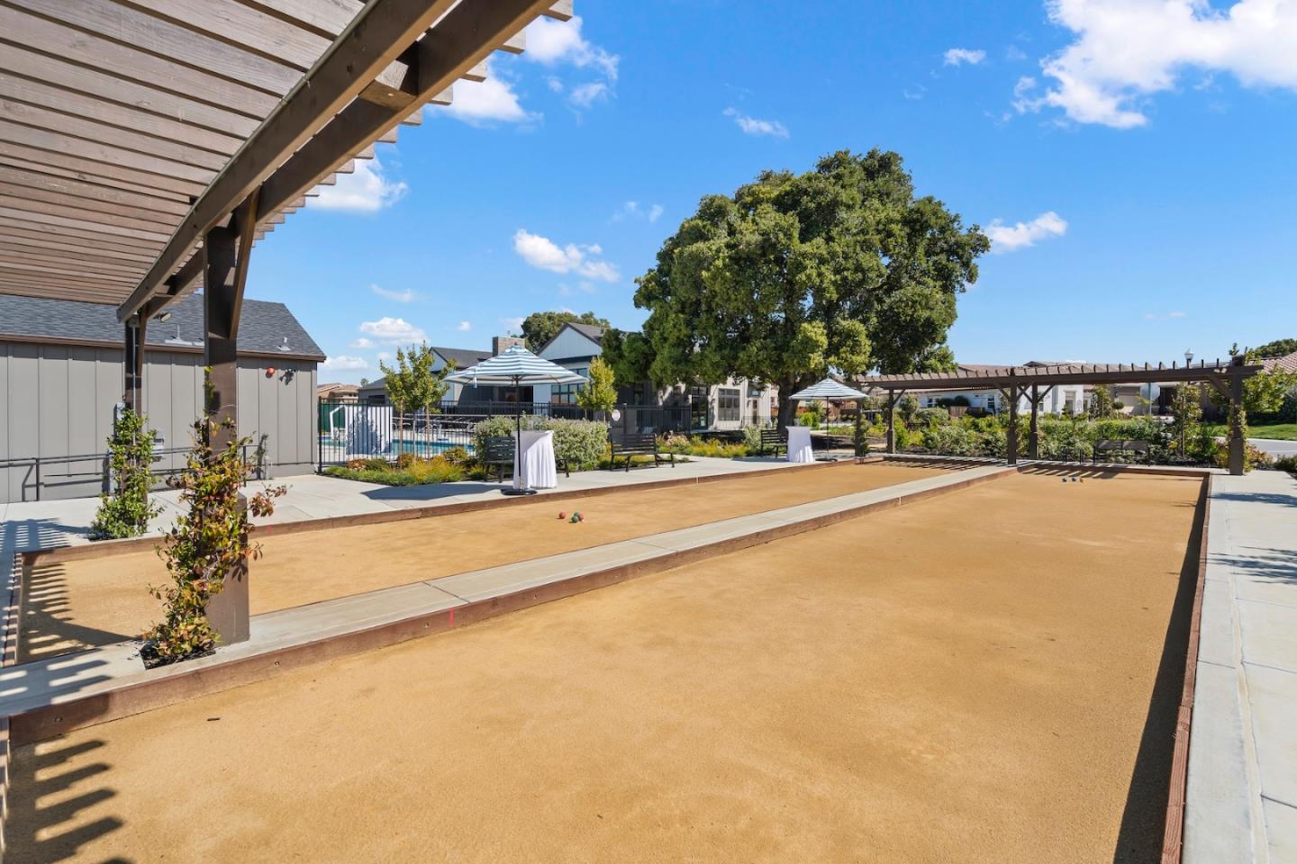 Detail Gallery Image 9 of 16 For 2171 White Oak Dr, Hollister,  CA 95023 - 2 Beds | 2 Baths