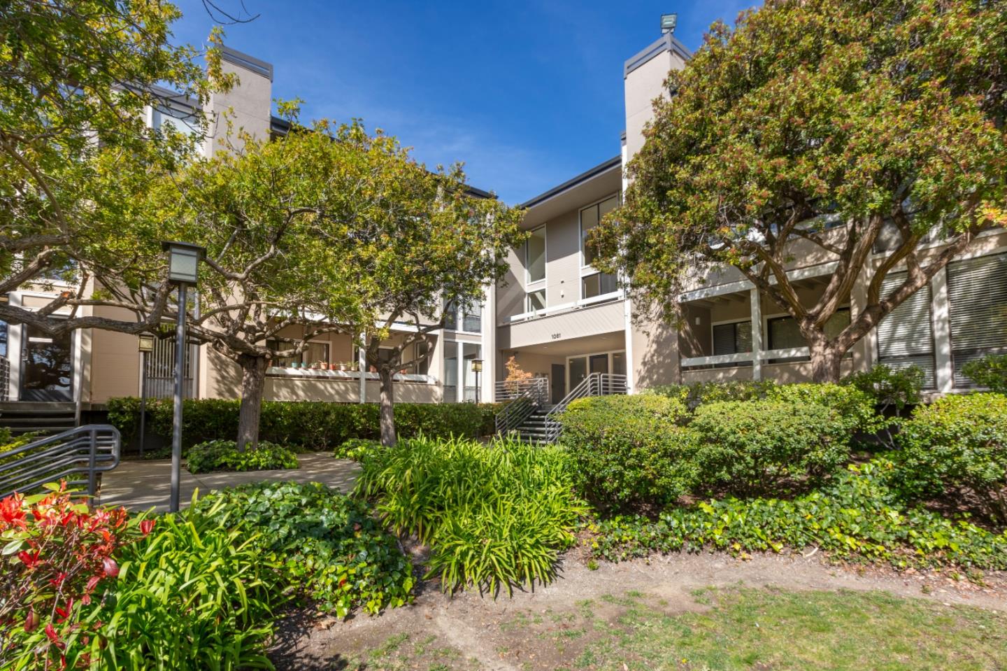 Detail Gallery Image 2 of 39 For 1061 Beach Park Blvd #216,  Foster City,  CA 94404 - 2 Beds | 2 Baths