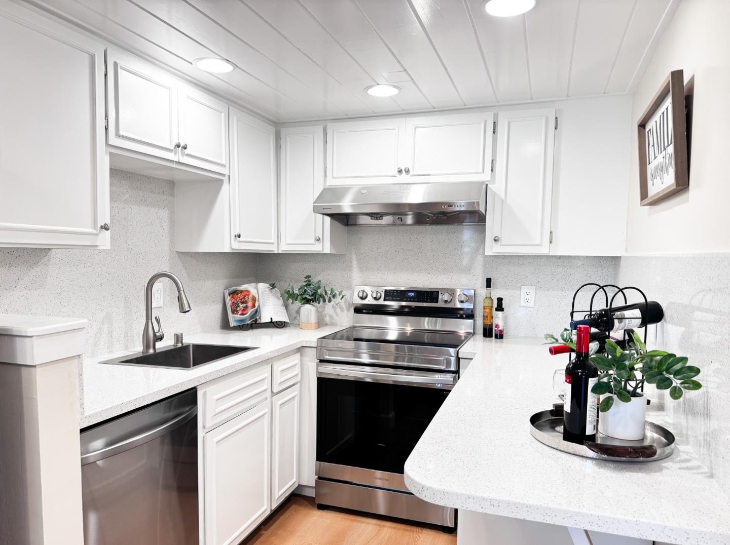 Detail Gallery Image 15 of 20 For 1155 Weyburn Ln #30,  San Jose,  CA 95129 - 2 Beds | 1 Baths