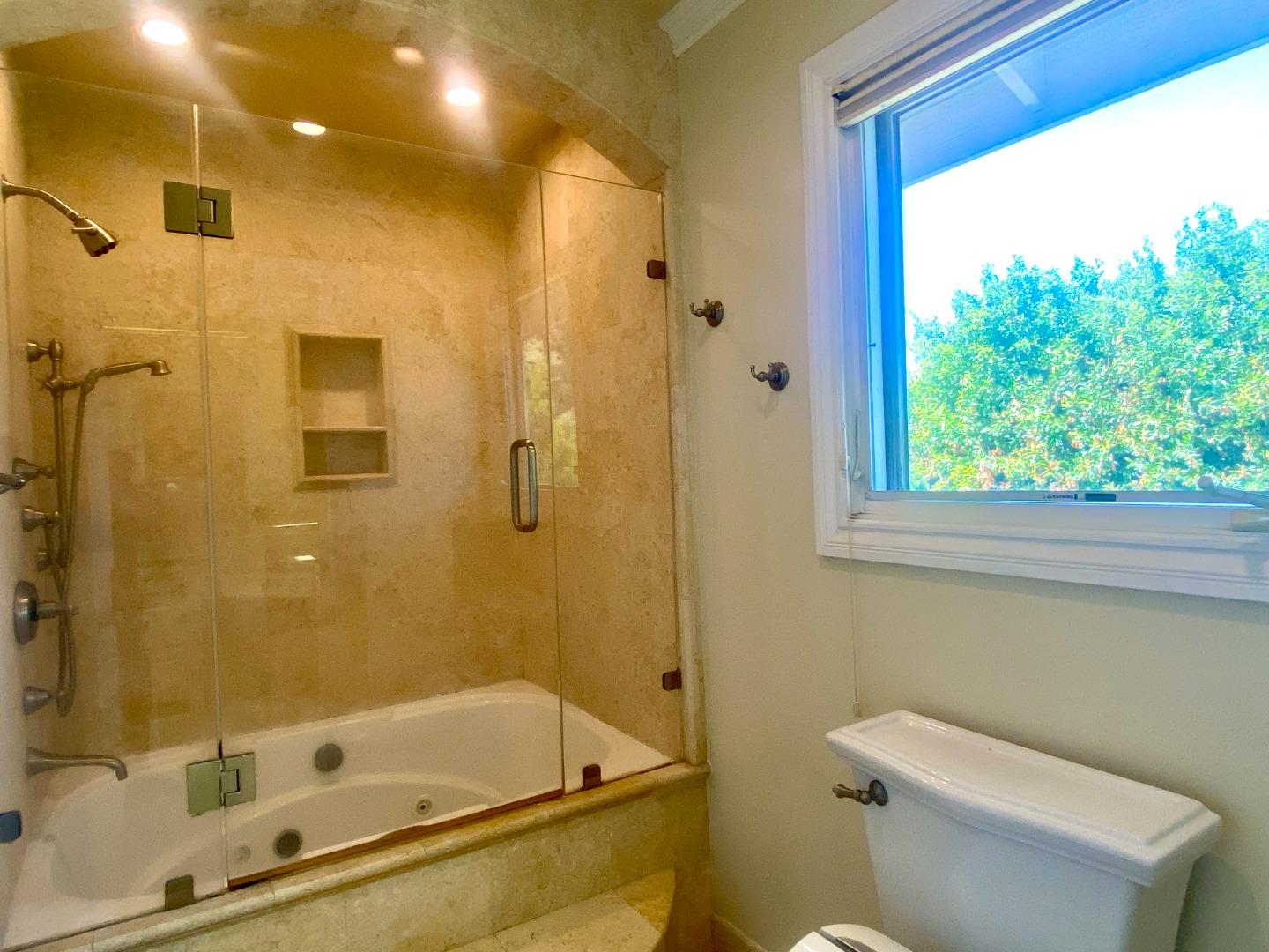 Detail Gallery Image 14 of 23 For 852 Arcturus Cir, Foster City,  CA 94404 - 5 Beds | 2/1 Baths