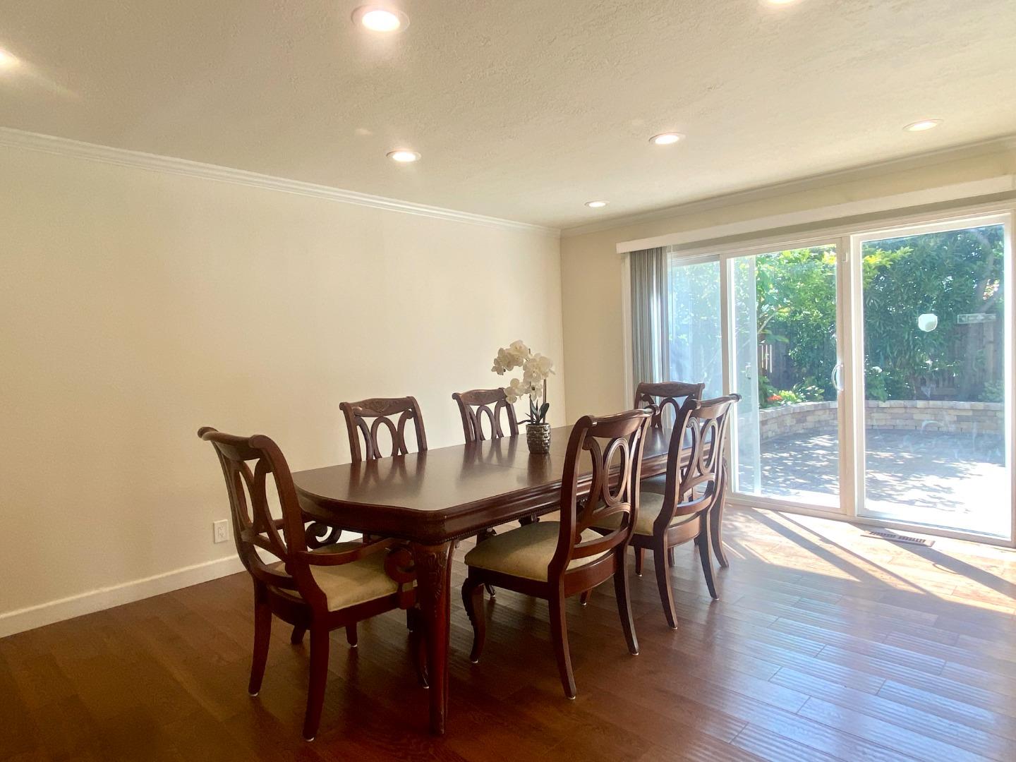 Detail Gallery Image 8 of 23 For 852 Arcturus Cir, Foster City,  CA 94404 - 5 Beds | 2/1 Baths
