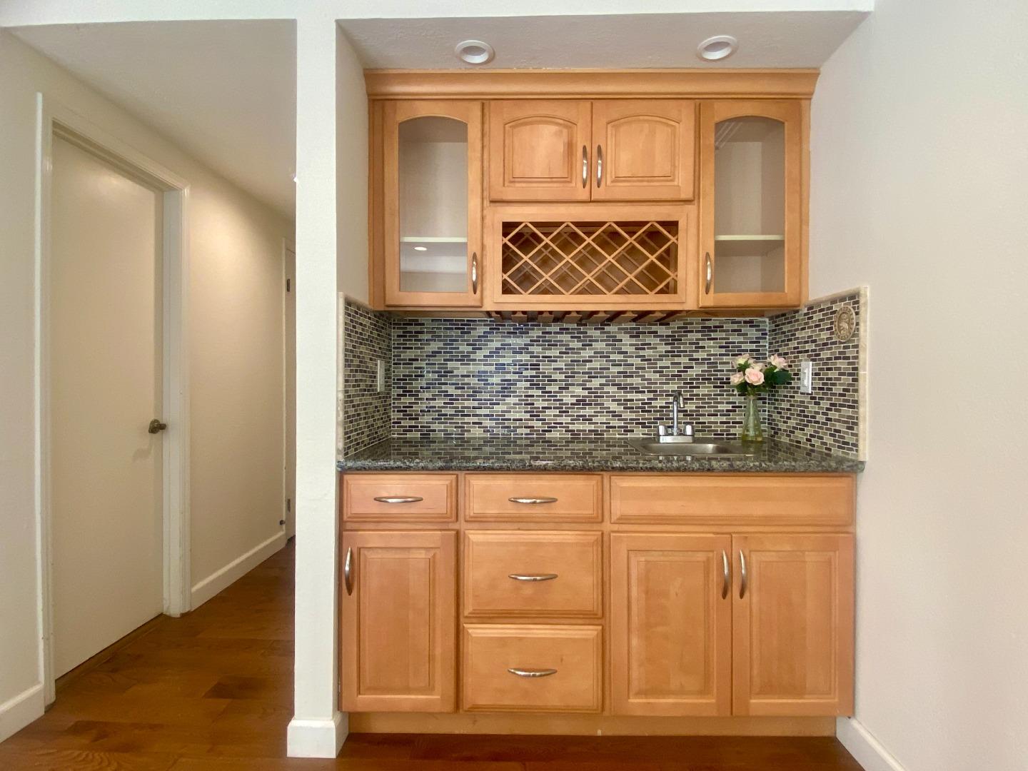 Detail Gallery Image 9 of 23 For 852 Arcturus Cir, Foster City,  CA 94404 - 5 Beds | 2/1 Baths