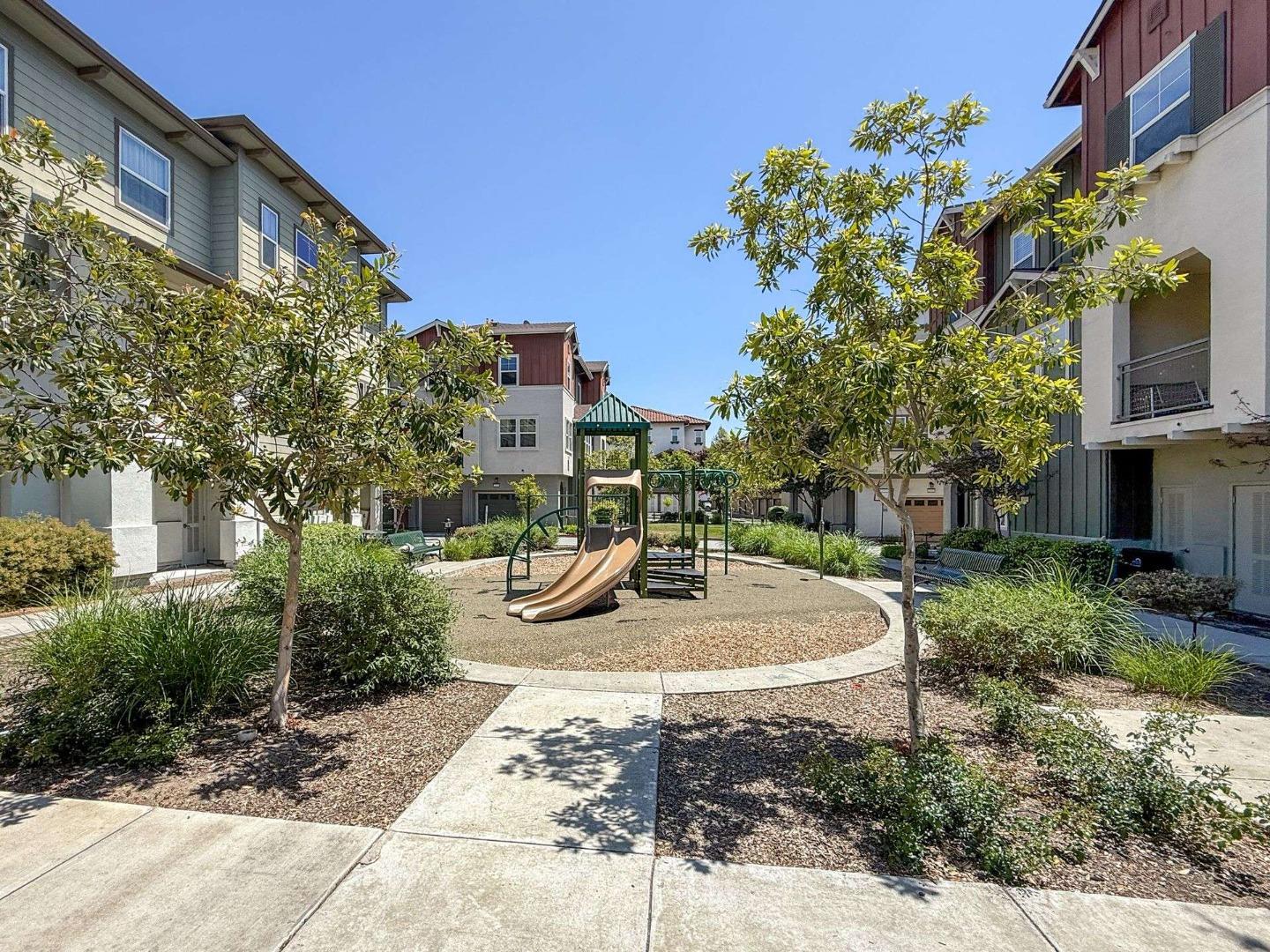 Detail Gallery Image 27 of 28 For 2099 Vincenzo, San Jose,  CA 95133 - 3 Beds | 3 Baths