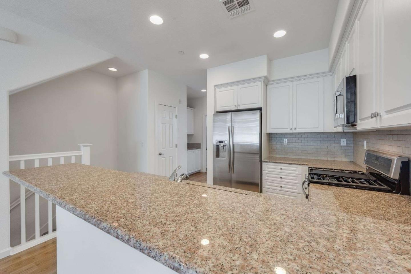 Detail Gallery Image 4 of 28 For 2099 Vincenzo, San Jose,  CA 95133 - 3 Beds | 3 Baths