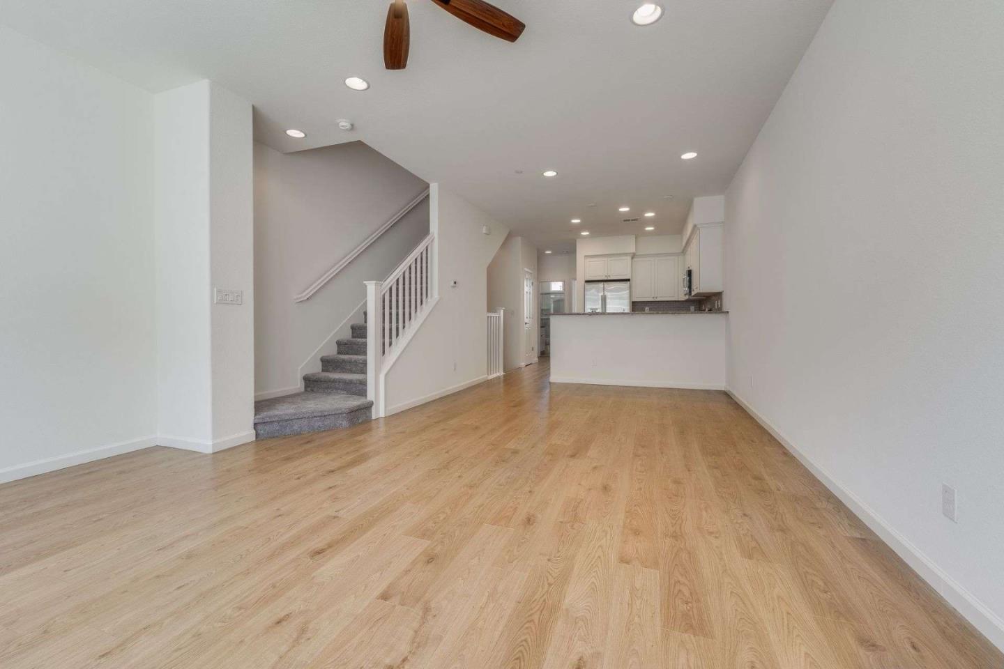 Detail Gallery Image 7 of 28 For 2099 Vincenzo, San Jose,  CA 95133 - 3 Beds | 3 Baths