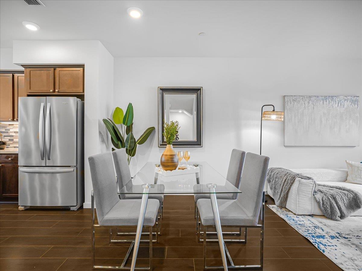 Detail Gallery Image 13 of 73 For 813 Galt Ter #3,  Sunnyvale,  CA 94085 - 3 Beds | 3/1 Baths