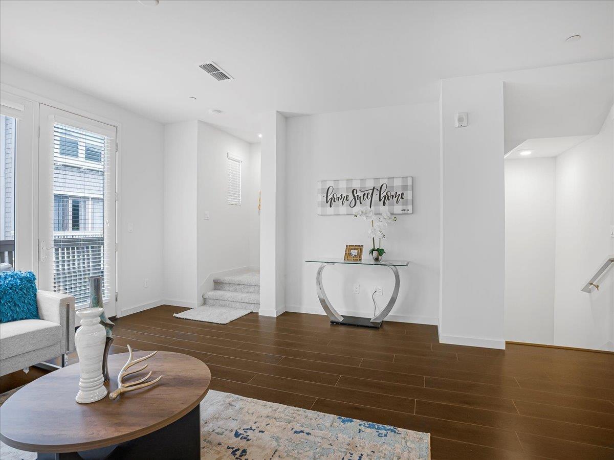 Detail Gallery Image 14 of 73 For 813 Galt Ter #3,  Sunnyvale,  CA 94085 - 3 Beds | 3/1 Baths