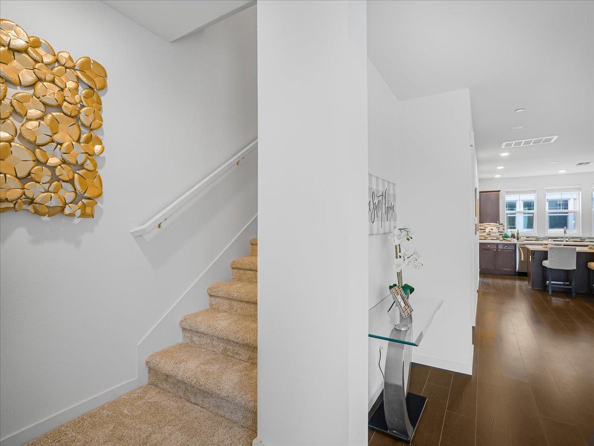 Detail Gallery Image 17 of 73 For 813 Galt Ter #3,  Sunnyvale,  CA 94085 - 3 Beds | 3/1 Baths