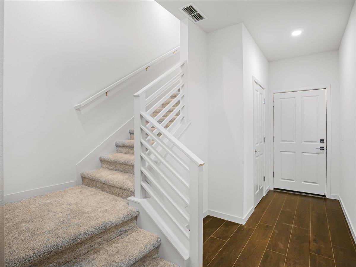 Detail Gallery Image 19 of 73 For 813 Galt Ter #3,  Sunnyvale,  CA 94085 - 3 Beds | 3/1 Baths