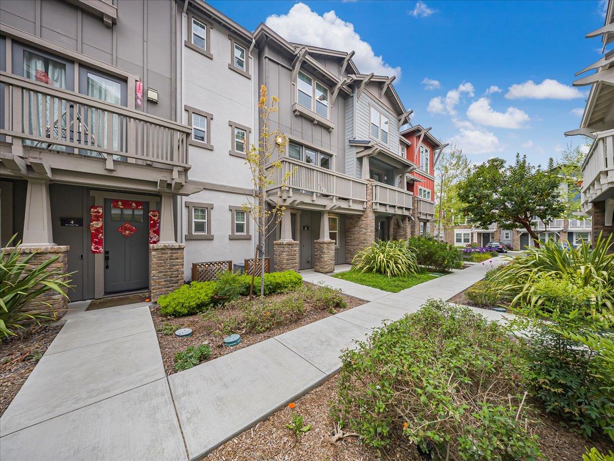 Detail Gallery Image 2 of 73 For 813 Galt Ter #3,  Sunnyvale,  CA 94085 - 3 Beds | 3/1 Baths