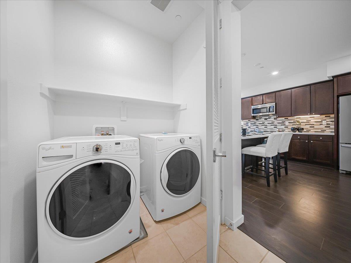 Detail Gallery Image 32 of 73 For 813 Galt Ter #3,  Sunnyvale,  CA 94085 - 3 Beds | 3/1 Baths