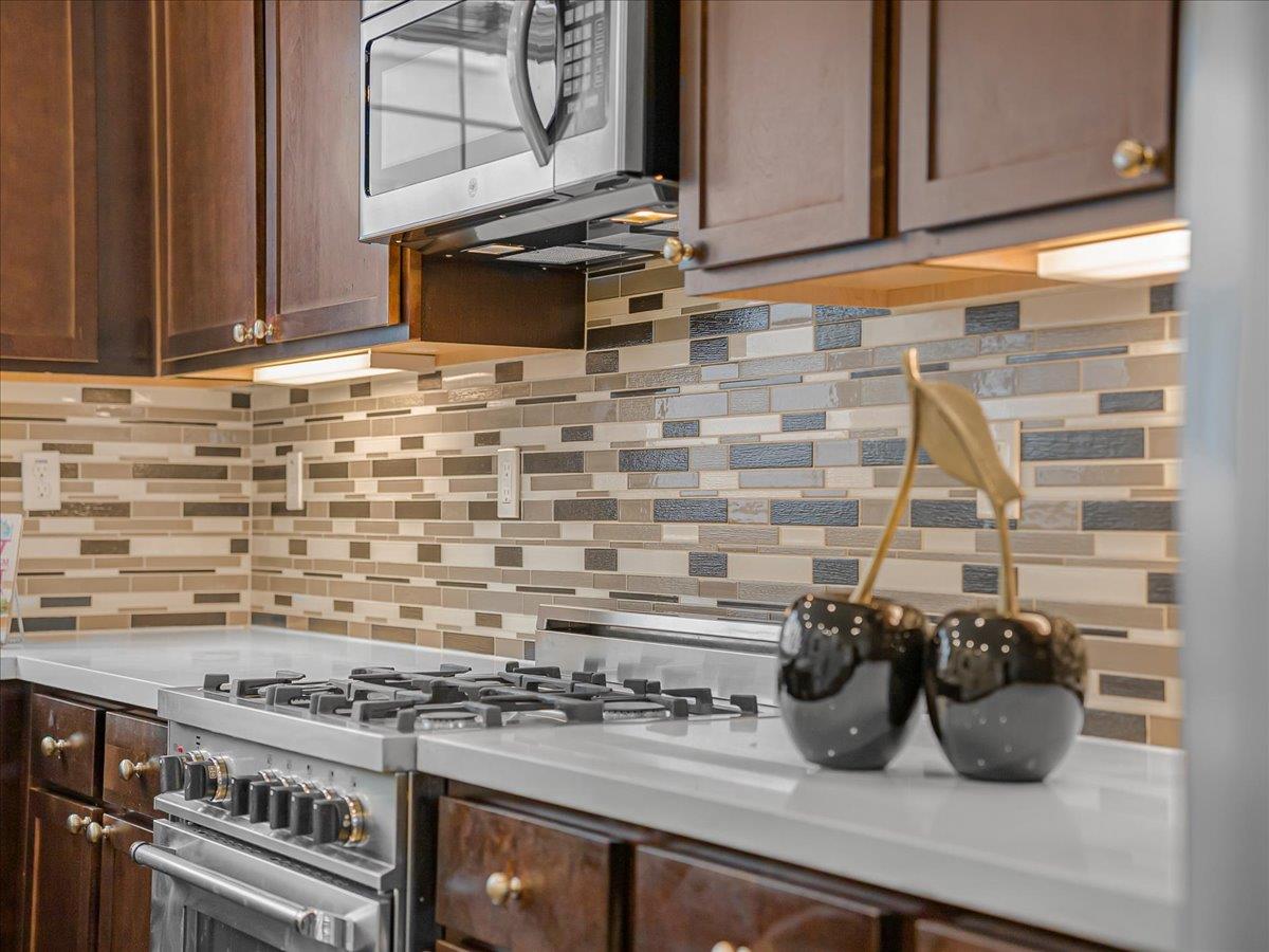 Detail Gallery Image 5 of 73 For 813 Galt Ter #3,  Sunnyvale,  CA 94085 - 3 Beds | 3/1 Baths