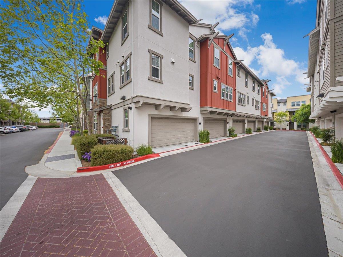Detail Gallery Image 60 of 73 For 813 Galt Ter #3,  Sunnyvale,  CA 94085 - 3 Beds | 3/1 Baths