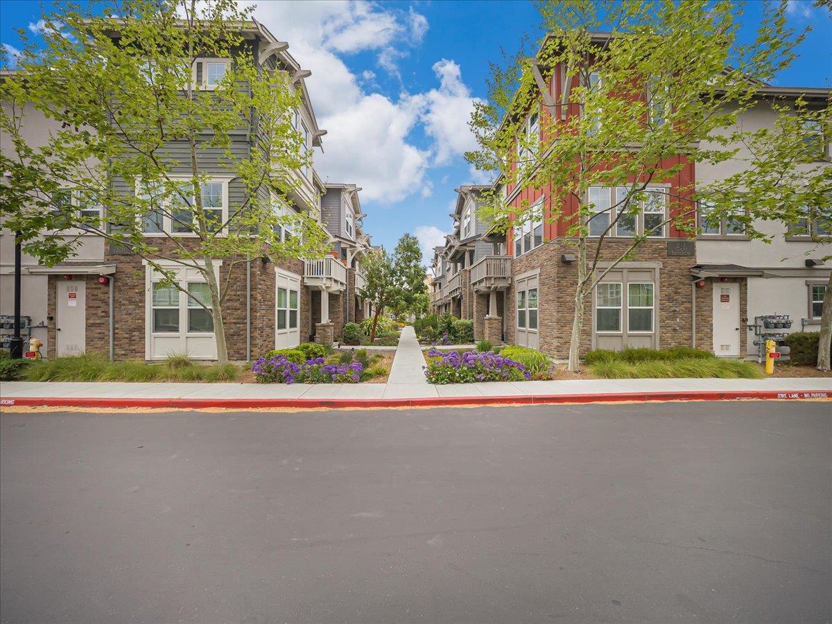 Detail Gallery Image 61 of 73 For 813 Galt Ter #3,  Sunnyvale,  CA 94085 - 3 Beds | 3/1 Baths