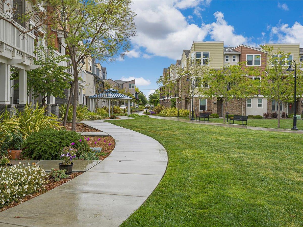 Detail Gallery Image 66 of 73 For 813 Galt Ter #3,  Sunnyvale,  CA 94085 - 3 Beds | 3/1 Baths