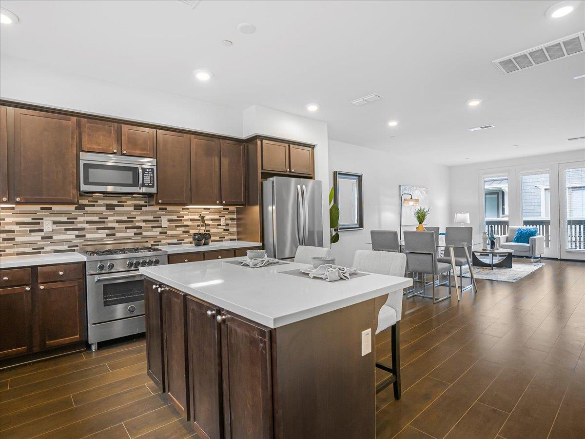 Detail Gallery Image 8 of 73 For 813 Galt Ter #3,  Sunnyvale,  CA 94085 - 3 Beds | 3/1 Baths
