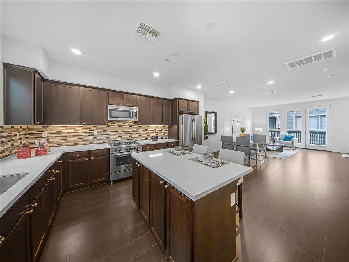 Detail Gallery Image 9 of 73 For 813 Galt Ter #3,  Sunnyvale,  CA 94085 - 3 Beds | 3/1 Baths