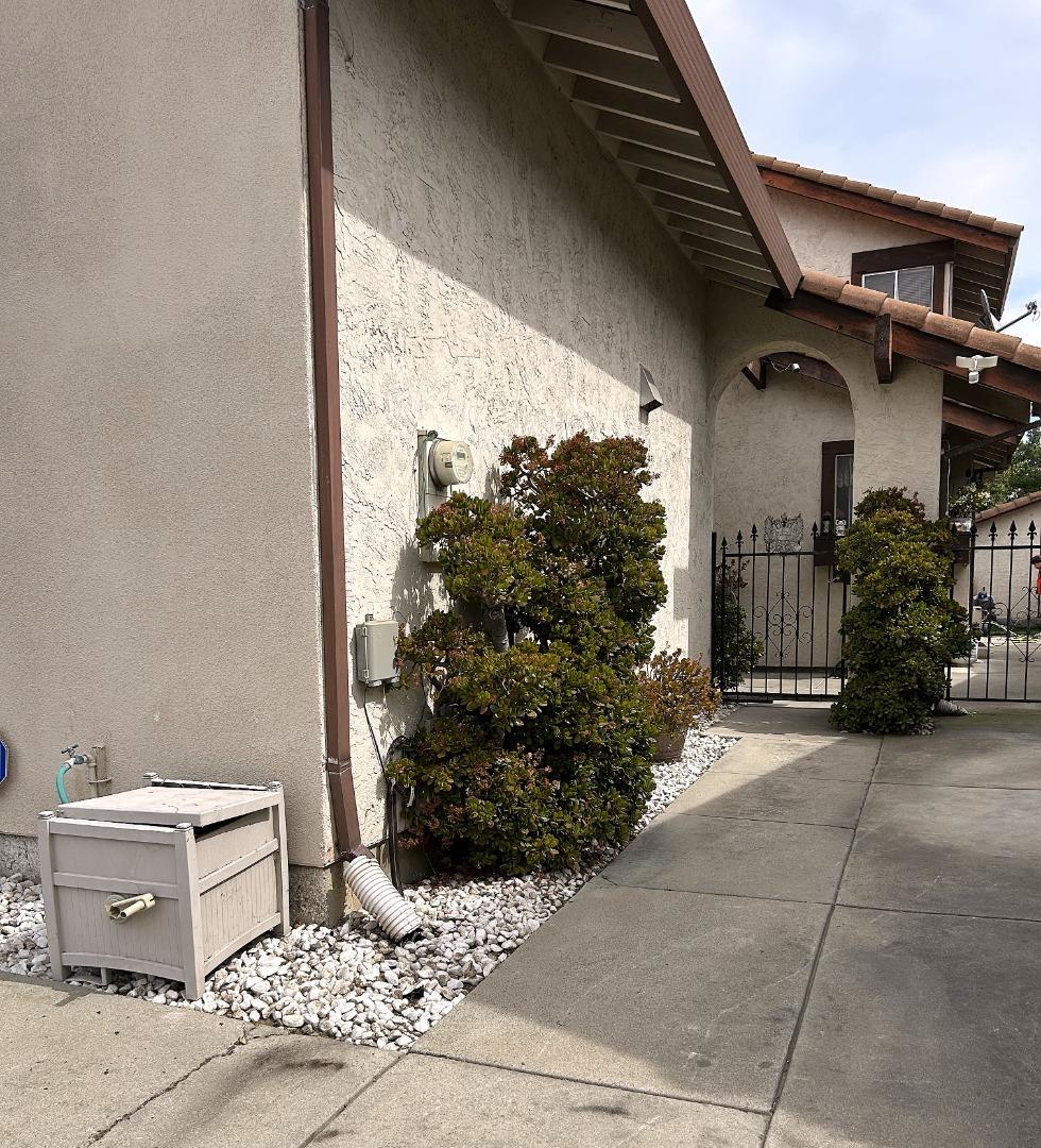 Detail Gallery Image 2 of 35 For 2071 Sunset View Pl, San Jose,  CA 95116 - 4 Beds | 2/1 Baths