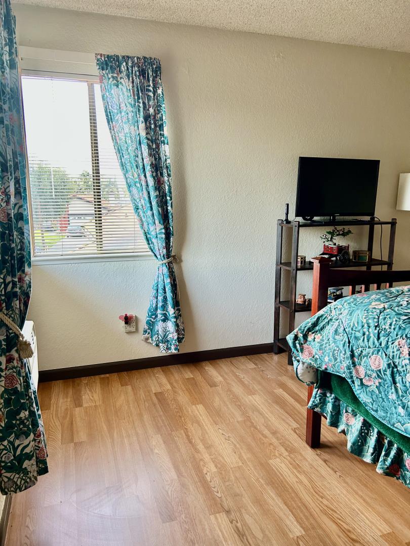 Detail Gallery Image 22 of 35 For 2071 Sunset View Pl, San Jose,  CA 95116 - 4 Beds | 2/1 Baths
