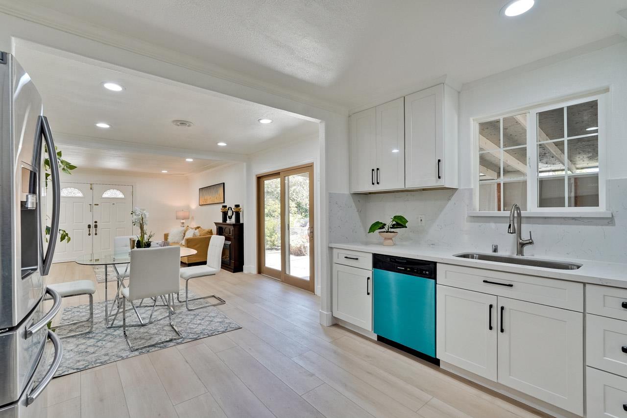 Detail Gallery Image 14 of 52 For 764 4th Ave, Redwood City,  CA 94063 - 5 Beds | 3 Baths