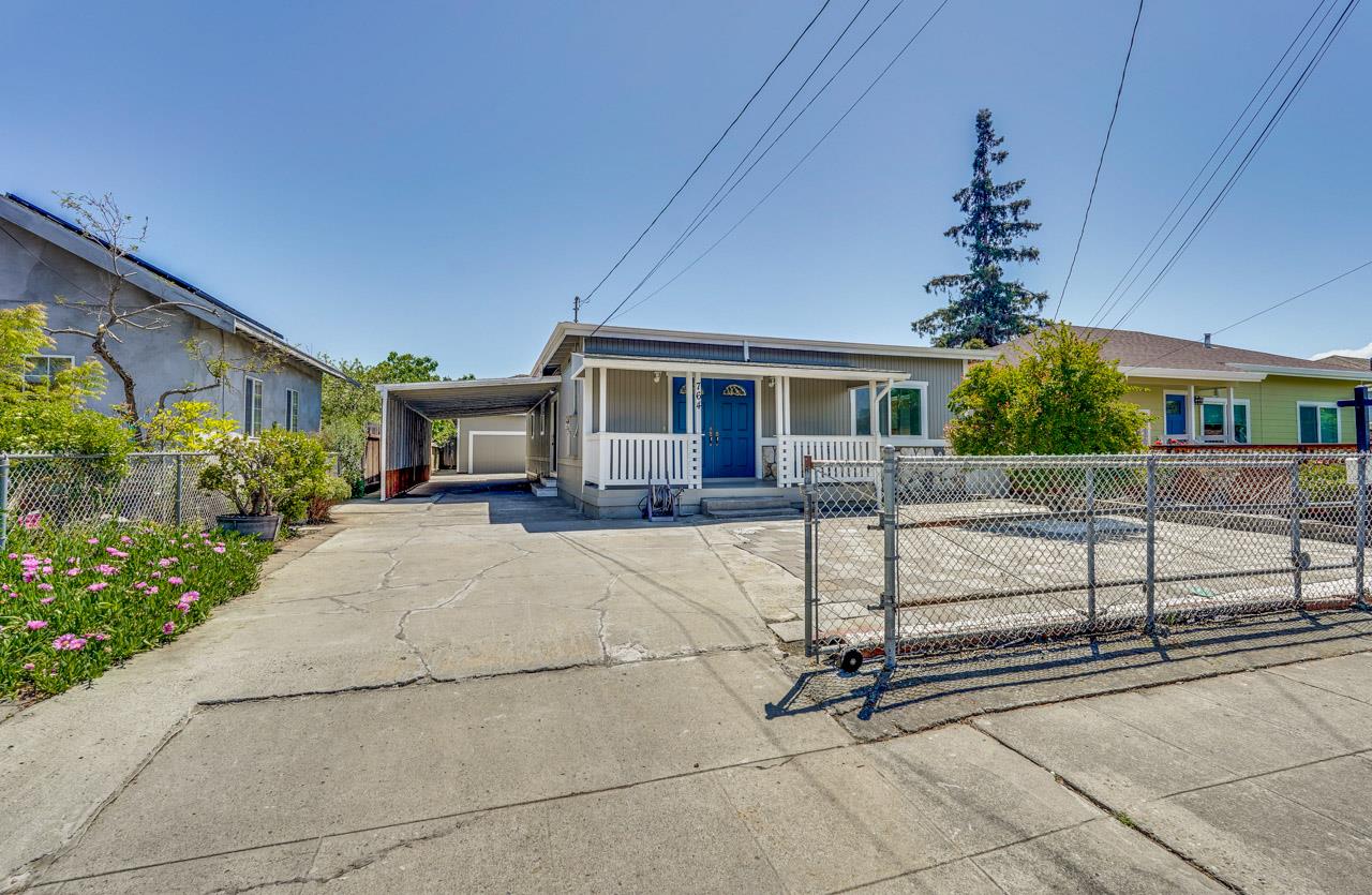 Detail Gallery Image 2 of 52 For 764 4th Ave, Redwood City,  CA 94063 - 5 Beds | 3 Baths