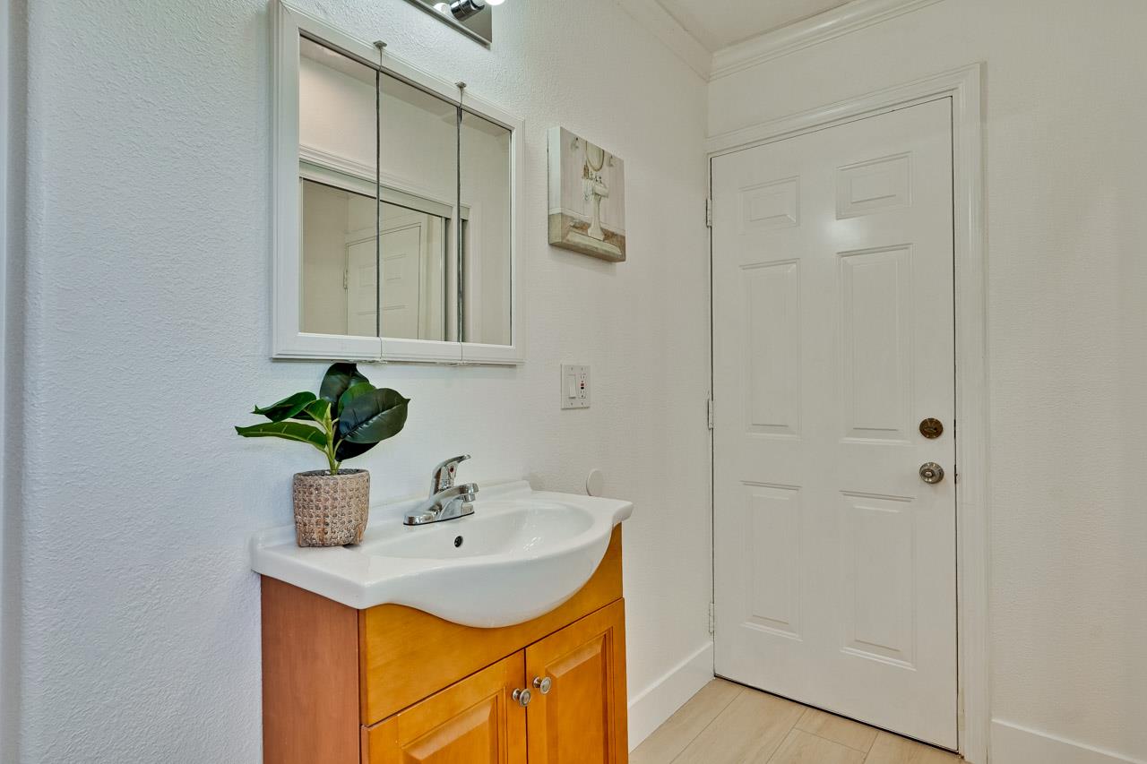 Detail Gallery Image 31 of 52 For 764 4th Ave, Redwood City,  CA 94063 - 5 Beds | 3 Baths