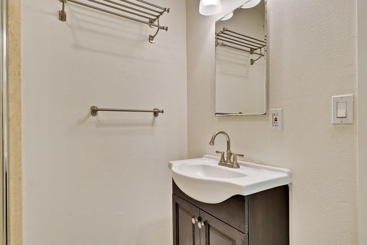 Detail Gallery Image 49 of 52 For 764 4th Ave, Redwood City,  CA 94063 - 5 Beds | 3 Baths