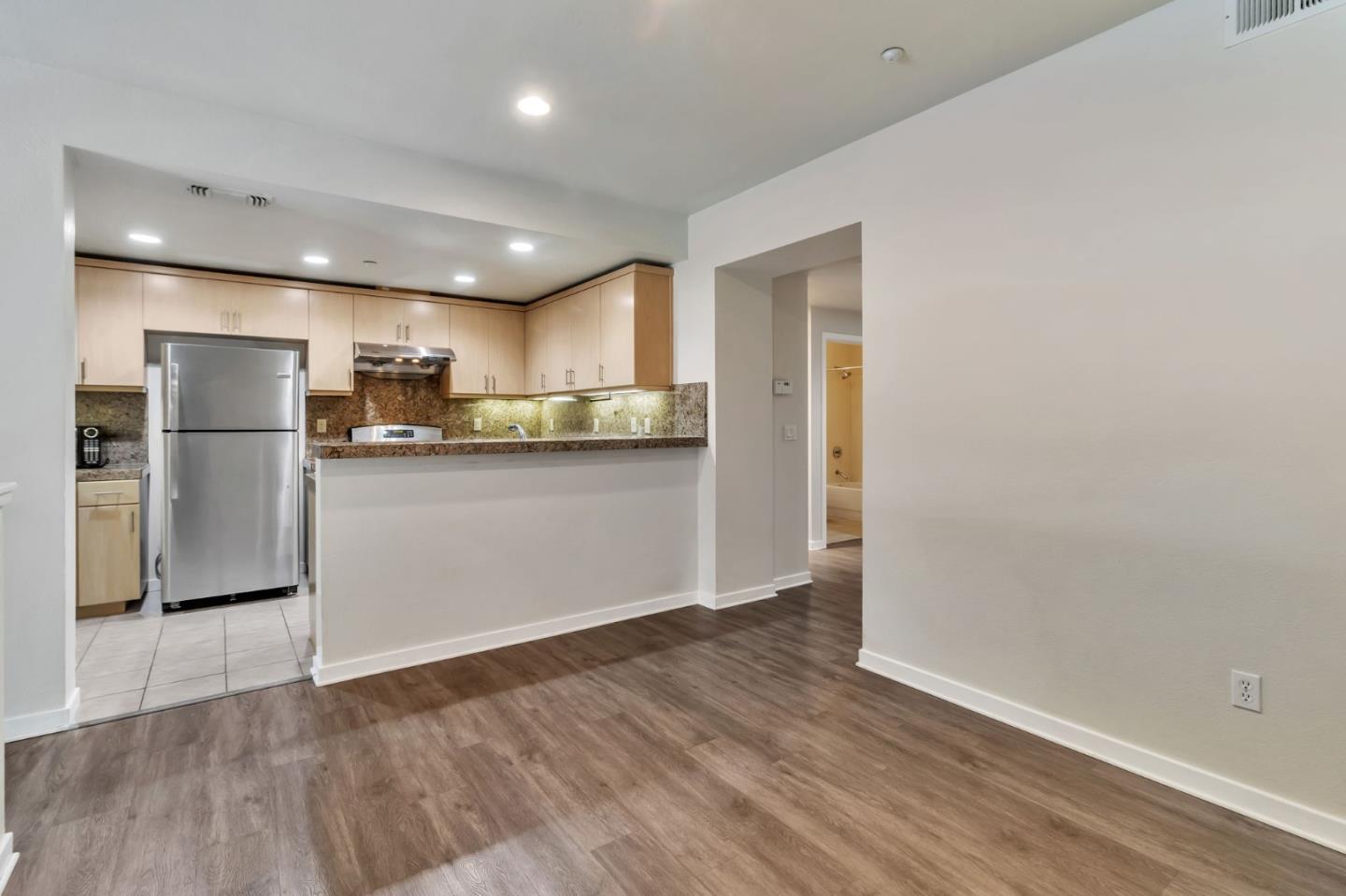 Detail Gallery Image 11 of 21 For 2925 Glascock St, Oakland,  CA 94601 - 2 Beds | 2 Baths