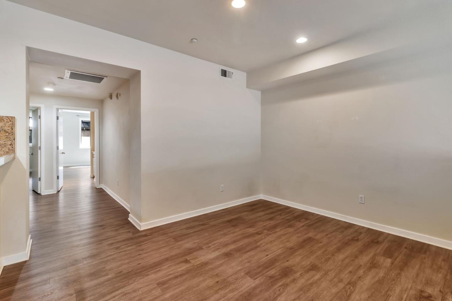 Detail Gallery Image 12 of 21 For 2925 Glascock St, Oakland,  CA 94601 - 2 Beds | 2 Baths