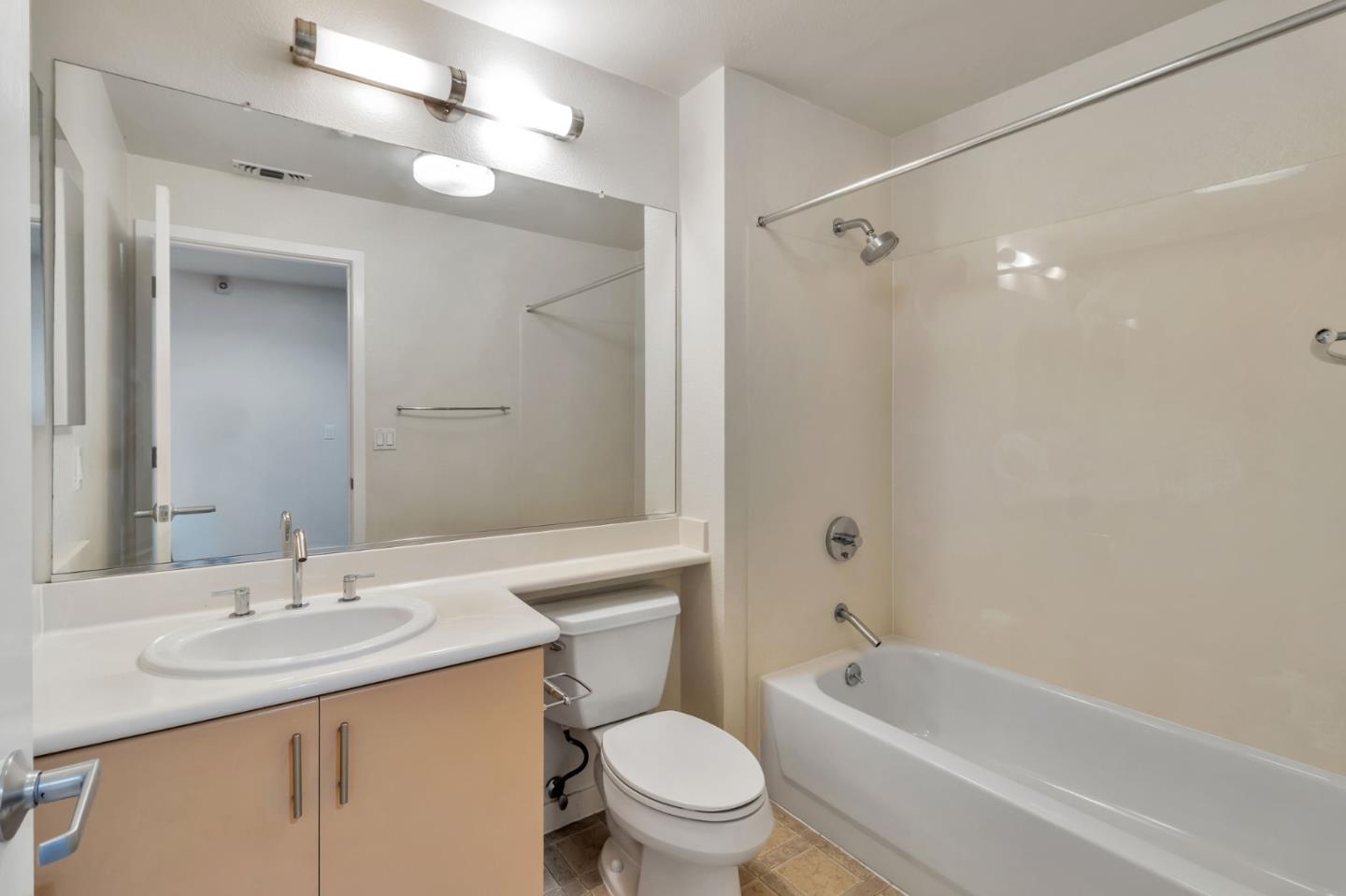 Detail Gallery Image 16 of 21 For 2925 Glascock St, Oakland,  CA 94601 - 2 Beds | 2 Baths