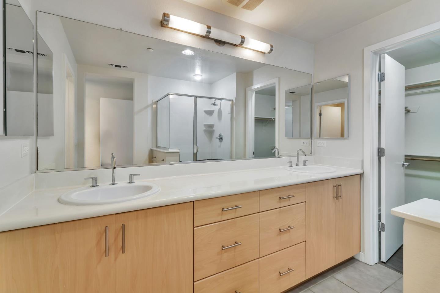Detail Gallery Image 17 of 21 For 2925 Glascock St, Oakland,  CA 94601 - 2 Beds | 2 Baths