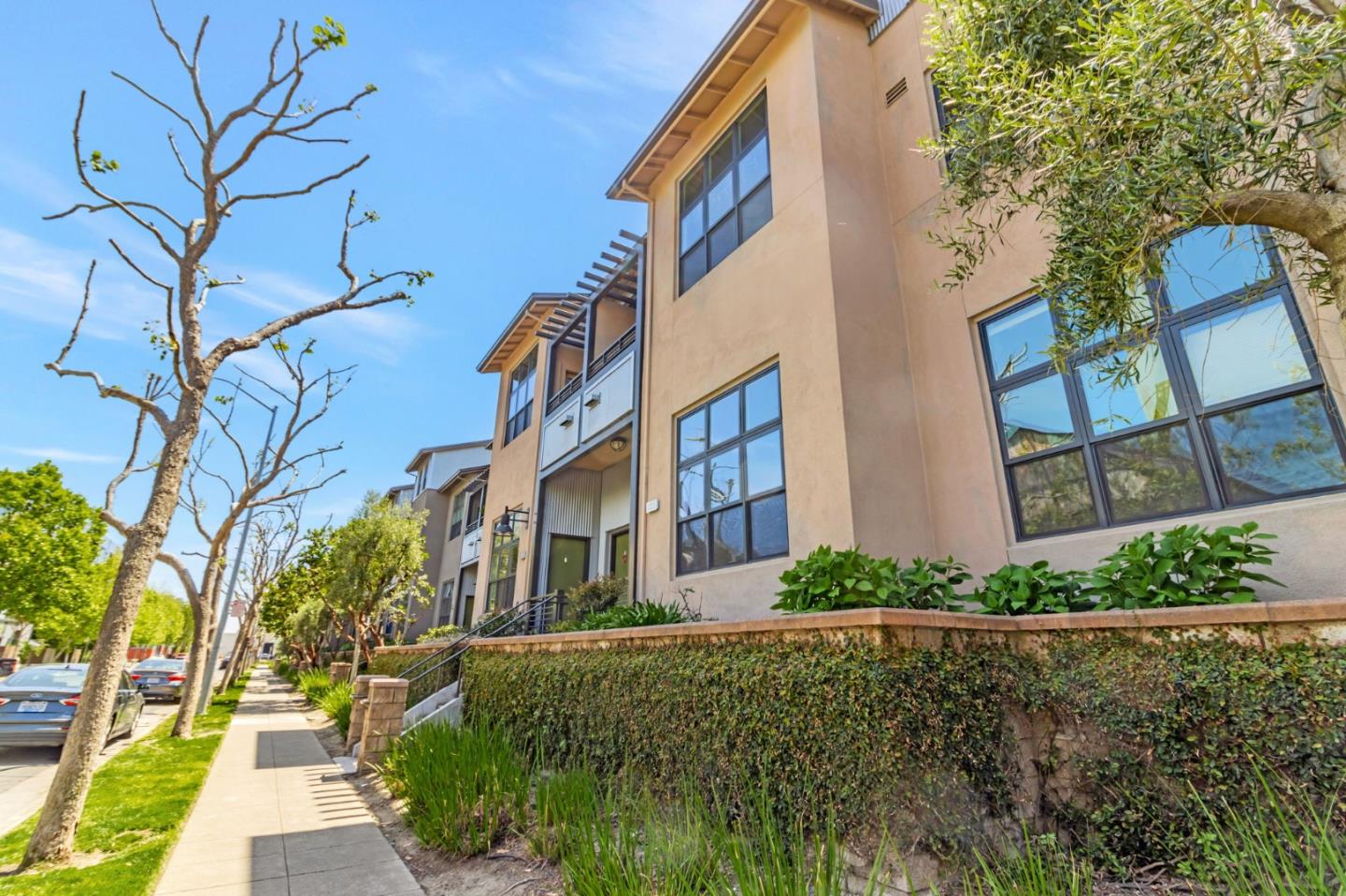 Detail Gallery Image 3 of 21 For 2925 Glascock St, Oakland,  CA 94601 - 2 Beds | 2 Baths