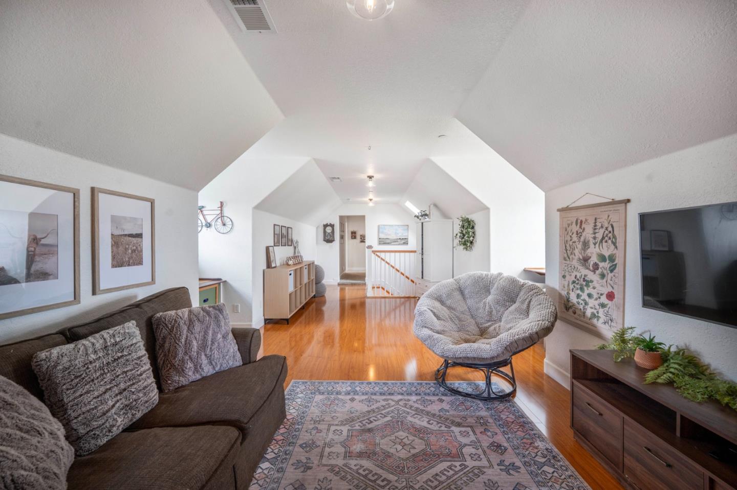 Detail Gallery Image 14 of 40 For 2760 Leavesley Rd, Gilroy,  CA 95020 - 5 Beds | 3/1 Baths